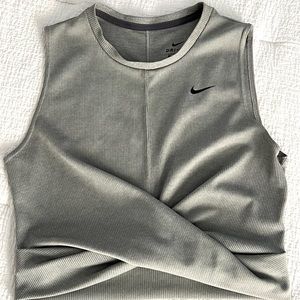 Nike crop tank / Dry Fit